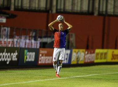 Lateral direito do Paraná, Éder Sciola, é suspenso e não enfrenta o Vitória