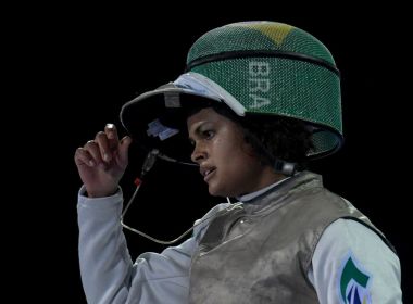 Brasileira ganha bronze inédito na esgrima do Pan: 'Nem entendi que ganhei uma medalha'