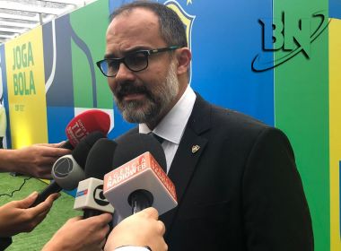 Ex-presidente do Fluminense é agredido por torcedor em jogo no Maracanã; veja