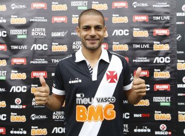 Clayton é apresentado no Vasco e faz alerta contra Bahia: 'Cuidado com contra-ataque'