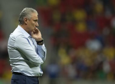 Tite critica gramado na derrota do Brasil para o Peru: 'Não é desculpa da derrota'