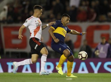 Atacante do Boca critica árbitro por causa de VAR: 'Devem ter muito crédito no telefone'