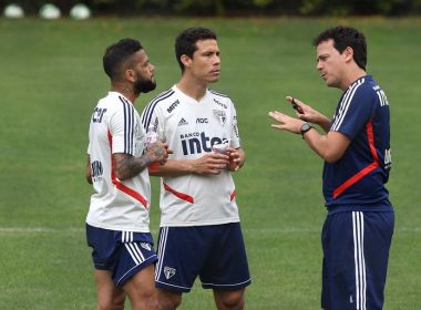 Fora contra o Bahia, Daniel Alves diz que Fernando Diniz é um 'presente'