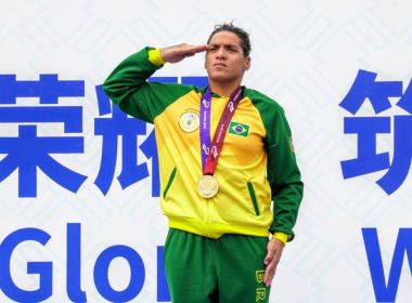 Ana Marcela é eleita melhor nadadora do mundo em águas abertas por revista americana