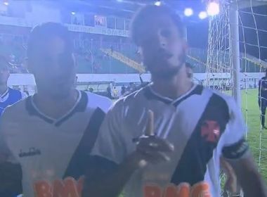 Após gol da virada em copa sub-20, zagueiro do Vasco protesta contra racismo: 'Macaco não'