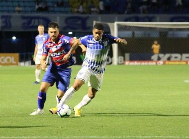 Lateral Léo faz balanço de 2019 no Avaí e espera definir futuro