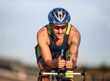 Estrada baiana sem acostamento interrompe desafio de triatleta de ir até Itacaré