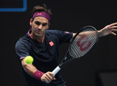 Roger Federer estreia com facilidade e quebra novo recorde no Aberto da Austrália