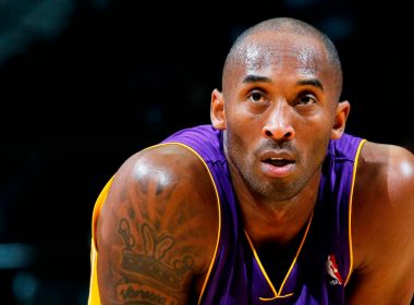 Astro da NBA, Kobe Bryant morre em acidente de helicóptero, diz site