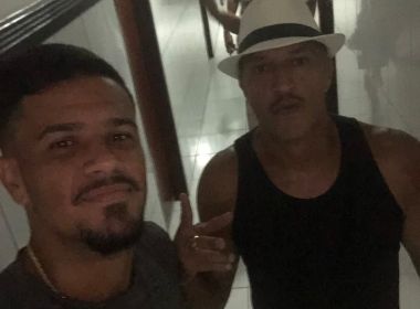 Mano Brown rouba a cena na Arena Valfredão no jogo do Jacuipense: 'Parou o estádio'