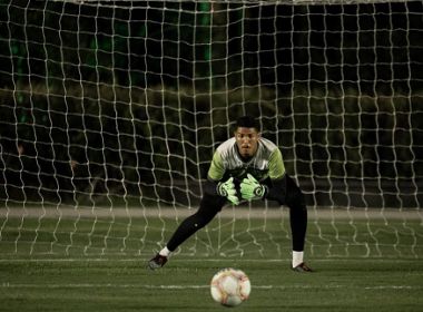 Goleiro do Vitória da Conquista reage mal a comentário de torcedor em rede social