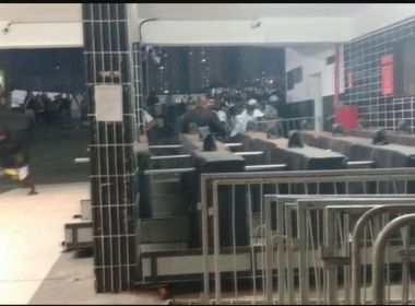 Tentativa de invasão da torcida da Ponte Preta a vestiário deixa sete policiais feridos