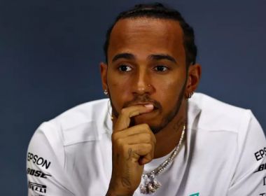 Lewis Hamilton diz que não se manter isolado nesse momento é 'irresponsável e egoísta'