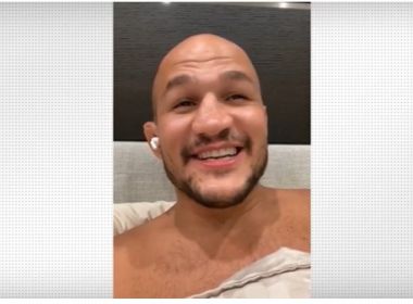 Junior Cigano demonstra empolgação com UFC em ilha particular