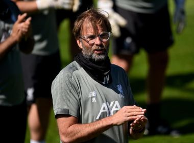 Perto do título no Inglês, técnico do Liverpool vai ver jogo do City, mas não para secar