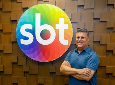 Narrador Téo José comemora retorno ao SBT: 'É como voltar para a minha casa'