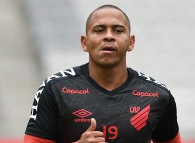 Atacante Walter é diagnosticado com Covid-19 e desfalca Athletico nos próximos dias