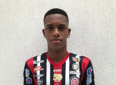 Emprestado pelo Vitória, zagueiro estreia no profissional pelo Atlético de Alagoinhas