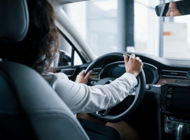 No mercado da compra e venda de carros novos, o tipo de carro é fundamental