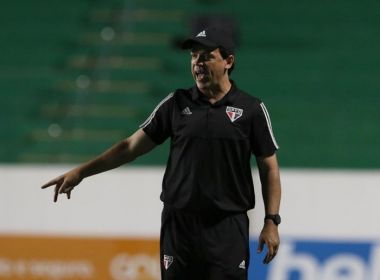 'Dores do passado fizeram o time aprender', diz Diniz após liderança do São Paulo