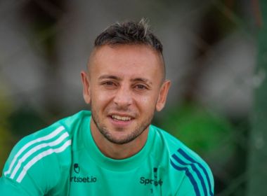 Grêmio volta atrás e acerta contratação do lateral-direito Rafinha