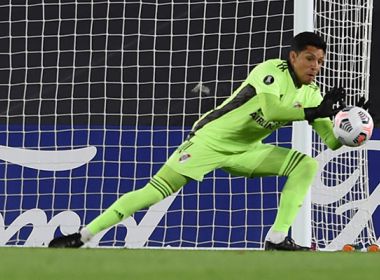 Improvisado como goleiro, volante diz que River Plate venceu com coração