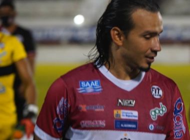 Após cair desacordado em jogo e ir a hospital, volante do Atlético-BA está recuperado