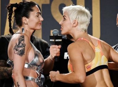 Lutadora provoca adversária com vibrador durante encarada no MMA na Polônia; assista