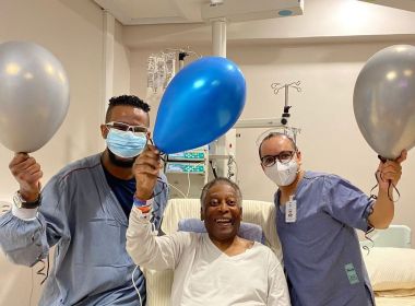 Em recuperação, Pelé agradece aos enfermeiros do Albert Einstein: 'O ser humano é incrível'