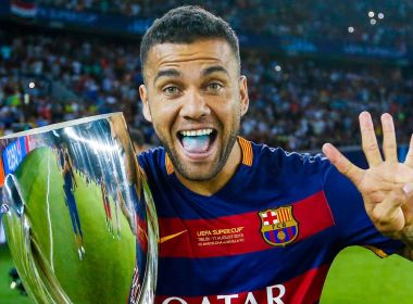 Anunciado pelo Barcelona, Daniel Alves quebrará recorde no 1º jogo da reestreia