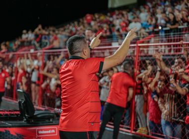 Marcelo Cabo dedica vitória do Atlético-GO sobre o Bahia à torcida: 'Devia a eles'
