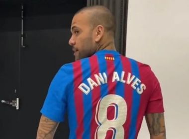 Daniel Alves testa positivo para a Covid-19 e perderá treinos no Barcelona