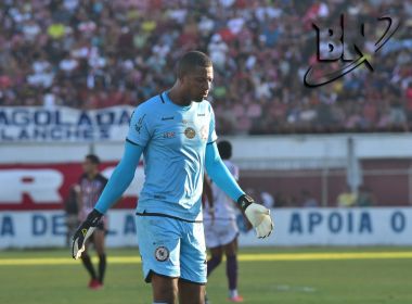 Mota celebra defesa de pênalti no empate do Jacuipense no 1º jogo da final do Baiano