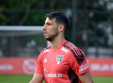 Calleri será denunciado ao TJD por derrubar celular de jovem da base do Palmeiras