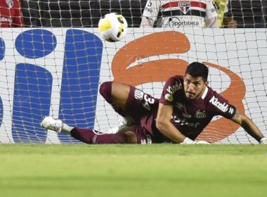 'Tem que saber até quando vai essa palhaçada', diz goleiro do Santos sobre arbitragem