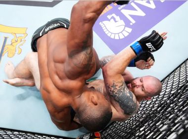 Jailton Malhadinho domina americano peso-pesado e vence mais uma no UFC