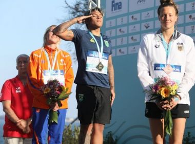 Ana Marcela conquista ouro na abertura da Série Mundial de Maratona Aquática