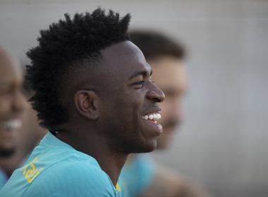Primeiro treino da Seleção no Japão tem Vinícius Júnior e Guilherme Arana de titulares