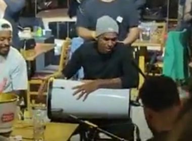 Diretoria do Corinthians vai conversar com Jô e cogita punição após flagra em bar