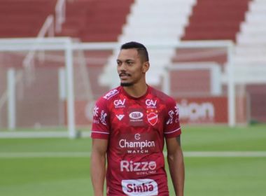 Vila Nova anuncia a saída do lateral Alex Silva; destino do atleta será o Irã