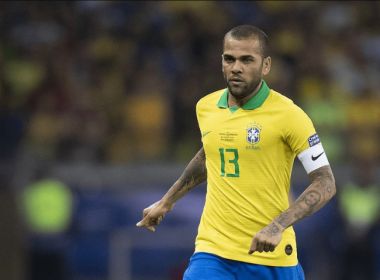 Daniel Alves afirma que, no Brasil, só jogaria no Athletico-PR