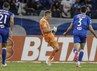 Cruzeiro aumenta salário e acerta permanência do goleiro Rafael Cabral