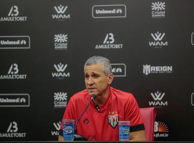 Após eliminação do Atlético-GO, Jorginho parabeniza o português Vítor Pereira