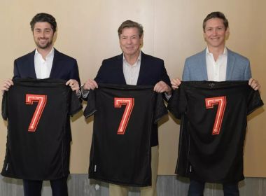 Vasco negocia com a Ferj dívida que impede registro da SAF