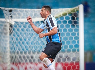'Colocamos um pé na Série A', diz Diego Souza após vitória do Grêmio