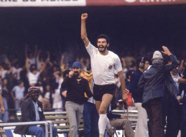 Revista France Football cria 'Prêmio Sócrates' para atletas com causas sociais