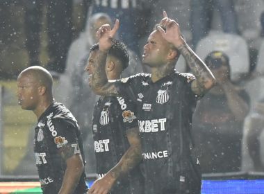 Luan marca pela primeira vez com a camisa do Santos e encerra jejum de quase um ano e meio