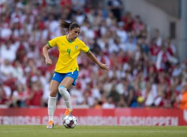 Zagueira Rafaelle sofre fratura no pé e fica de fora dos amistosos da Seleção Brasileira