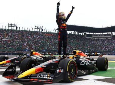 F1: Verstappen celebra recorde de vitórias no ano após superar Schumacher e Vettel