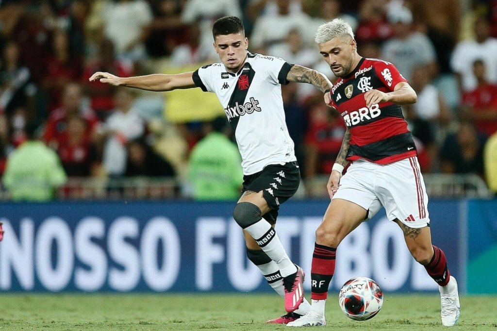 Jogo do Santos é encerrado por conta de bombas; Flamengo joga na Vila  Belmiro domingo - Coluna do Fla